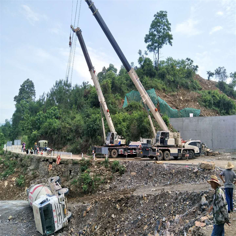 盱眙县汽车掉沟里叫吊车救援要多少钱
